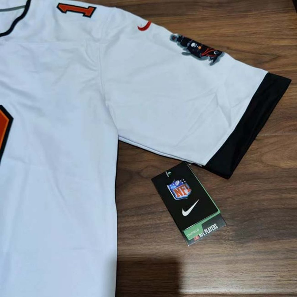 Nike Tampa Bay Buccaneers Tom Brady #12 Jersey-White - Picture 6 of 8